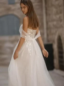 Wedding Gowns With Train A-Line Sleeveless Tulle Sweetheart Neck Bridal Gowns