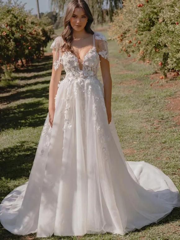 Wedding Dress Court Train A-Line Sleeveless Lace V-Neck Bridal Gowns