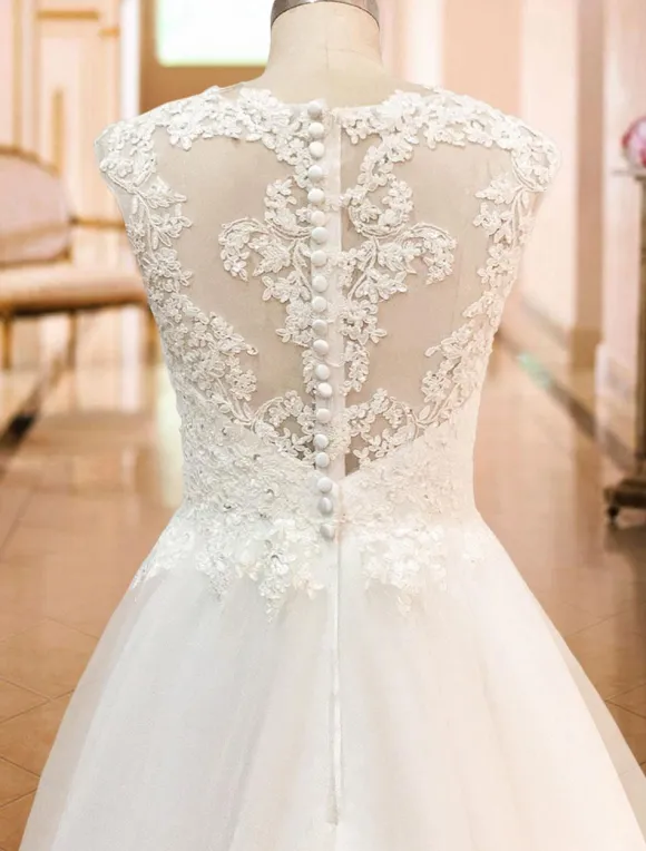 Wedding Dresses 2026 A Line Illusion Neck Sleeveless Floor Length Lace Beaded Tulle Boho Bridal Gowns