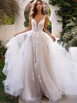 Wedding Dresses A Line V Neck Sleeveless Lace Appliqued Bridal Gowns With Train