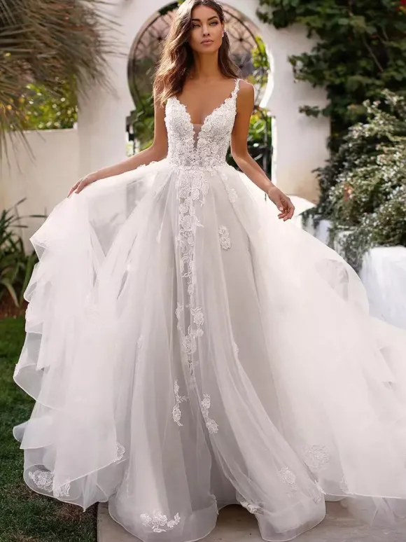 Wedding Dresses A Line V Neck Sleeveless Lace Appliqued Bridal Gowns With Train