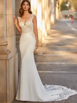 Wedding Dresses Illusion Neckline Sleeveless Natural Waist Lace With Train Bridal Dresses
