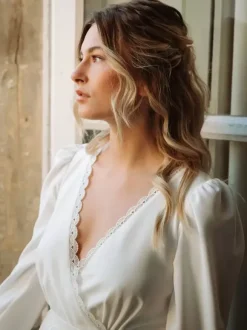 Wedding Dresses V-Neck Long Sleeves A-Line Knee-Length Bridal Dresses