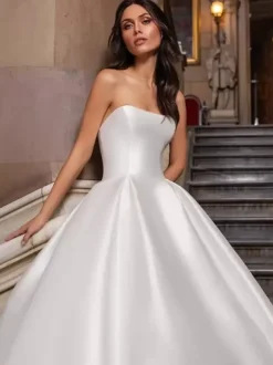 Wedding Dress Princess Silhouette Strapless Sleeveless Natural Waist With Train Bridal Gowns