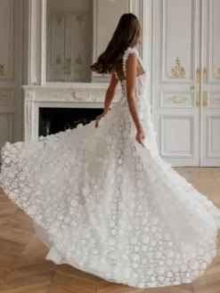 Wedding Dress Sweep A-Line Sleeveless Lace Designed Neckline Bridal Gowns