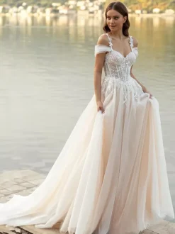 Wedding Dress With Train A-Line Short Sleeves Lace V-Neck Bridal Dresses