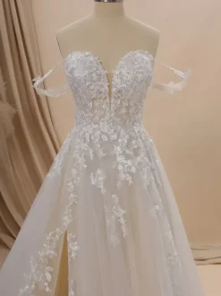 Wedding Dress With Train A-Line Sleeveless Lace Sweetheart Neck Bridal Dresses