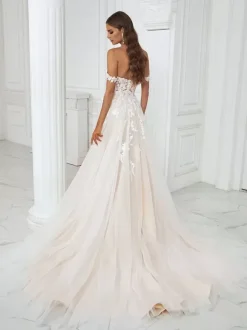 Wedding Dress With Train A-Line Sleeveless Lace Sweetheart Neck Bridal Dresses