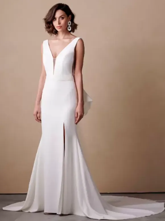 Wedding Dress With Train Sleeveless Bows V-Neck Bridal Gowns