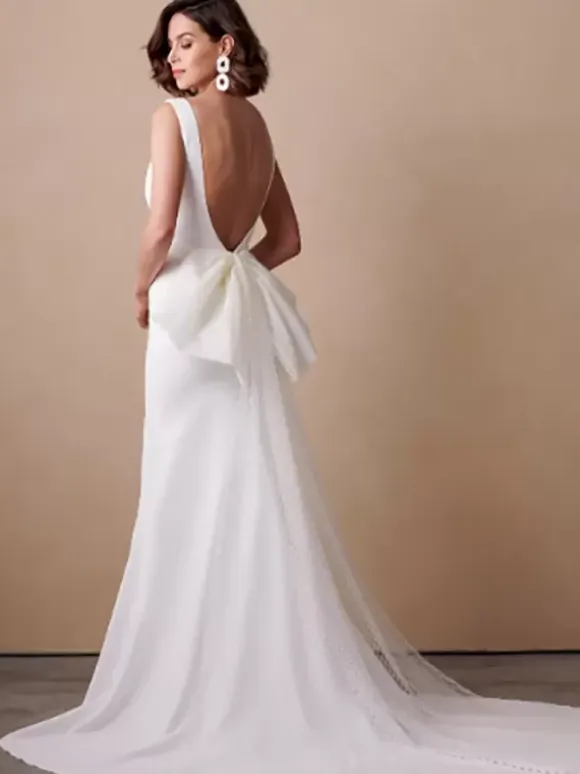 Wedding Dress With Train Sleeveless Bows V-Neck Bridal Gowns