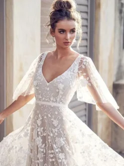 White Lace Wedding Dress V-Neckline A-Line Wedding Dress Short Sleeves Backless Bridal Dresses Free Customization