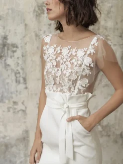 White Short Wedding Dresses Illusion Jewel Neckline Short Sleeves Sheath Lace Bows Cut-Outs Ruffles Bridal Dresses Free Customization