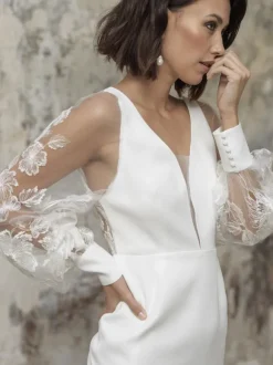 White Short Wedding Dresses V-Neck Long Sleeves Backless Sheath Cut-Outs Lace Bridal Dresses Free Customization