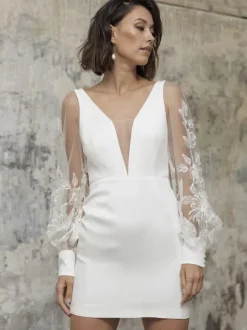 White Short Wedding Dresses V-Neck Long Sleeves Backless Sheath Cut-Outs Lace Bridal Dresses Free Customization