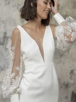 White Short Wedding Dresses V-Neck Long Sleeves Backless Sheath Cut-Outs Lace Bridal Dresses Free Customization