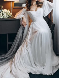 White Simple Causal Wedding Dress With Train A-Line Bateau Neck Long Sleeves Backless Zipper Chiffon Bridal Dresses Free Customization