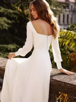 White Simple Causal Wedding Dress Satin Fabric Square Neckline Long Sleeves A-Line Floor Length Bridal Gowns Free Customization