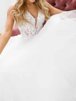 White Simple Lace Wedding Dress V-Neck Sleeveless Backless A-Line Bridal Dresses Free Customization