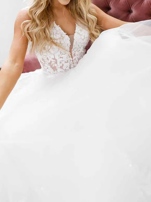 White Simple Lace Wedding Dress V-Neck Sleeveless Backless A-Line Bridal Dresses Free Customization