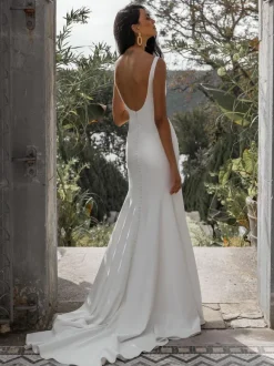 White Simple Mermaid Causal Wedding Dress With Train Bateau Neck Sleeveless Backless Satin Fabric Bridal Dresses Free Customization