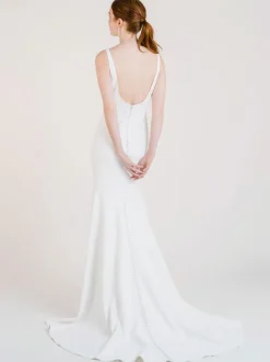 White Simple Mermaid Causal Wedding Dress With Train Bateau Neck Sleeveless Backless Satin Fabric Bridal Dresses Free Customization