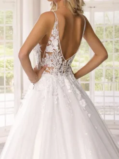 White Simple Wedding Dress With Train A-Line V-Neck Sleeveless Backless Lace Bridal Gowns Free Customization