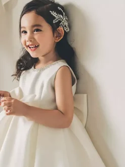 White Flower Girl Dresses Ivory Satin Fabric Sleeveless Jewel Neck Flower Girl Dresses
