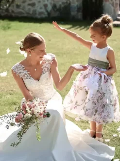 White Flower Girl Dresses White Satin Fabric Sleeveless Jewel Neck Flower Girl Dresses