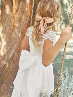 White Flower Girl Dresses White Polyester Short Sleeves Jewel Neck Flower Girl Dresses