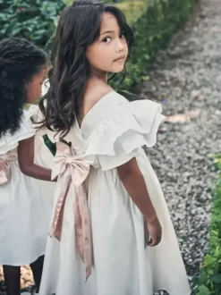 White Flower Girl Dresses Ivory Polyester Short Sleeves Jewel Neck Flower Girl Dresses