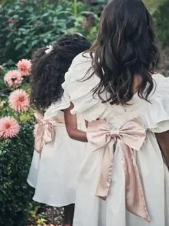 White Flower Girl Dresses Ivory Polyester Short Sleeves Jewel Neck Flower Girl Dresses