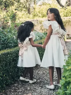 White Flower Girl Dresses Ivory Polyester Short Sleeves Jewel Neck Flower Girl Dresses