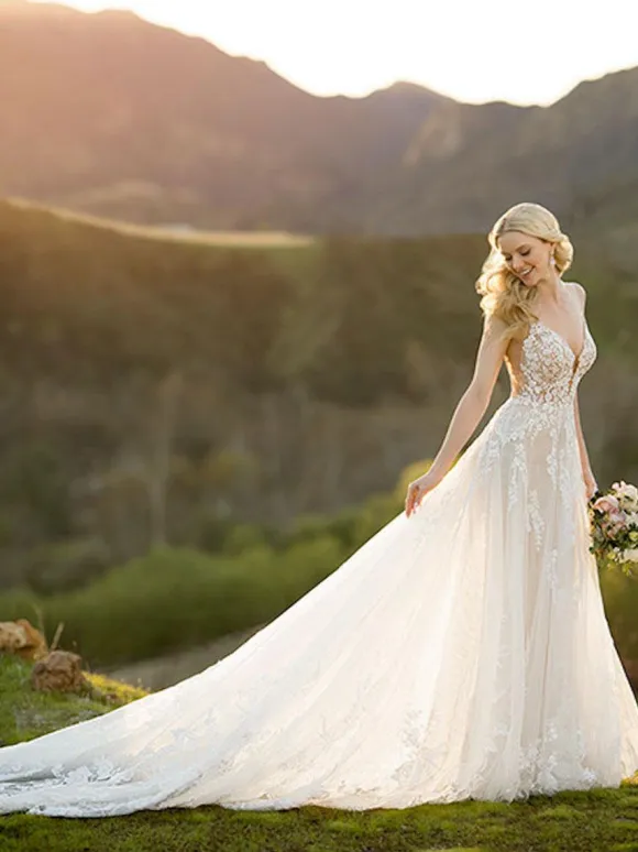 White Lace Wedding Dress V-Neck Sleeveless Backless With Train Tulle Long Bridal Gowns Free Customization