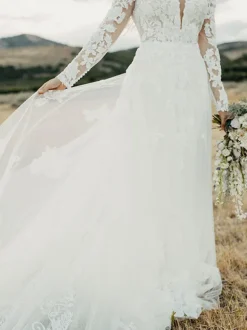 White Lace Wedding Dress V-Neck Long Sleeves Backless With Train Tulle Bridal Gowns Free Customization