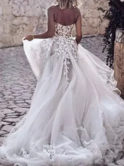 White Lace Wedding Dress With Train Sleeveless Backless Tulle Strapless A-Line Bridal Dresses Free Customization