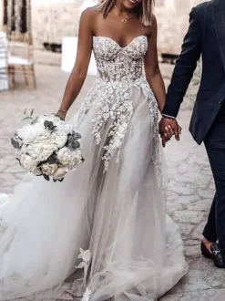 White Lace Wedding Dress With Train Sleeveless Backless Tulle Strapless A-Line Bridal Dresses Free Customization
