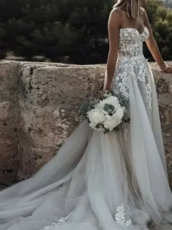 White Lace Wedding Dress With Train Sleeveless Backless Tulle Strapless A-Line Bridal Dresses Free Customization