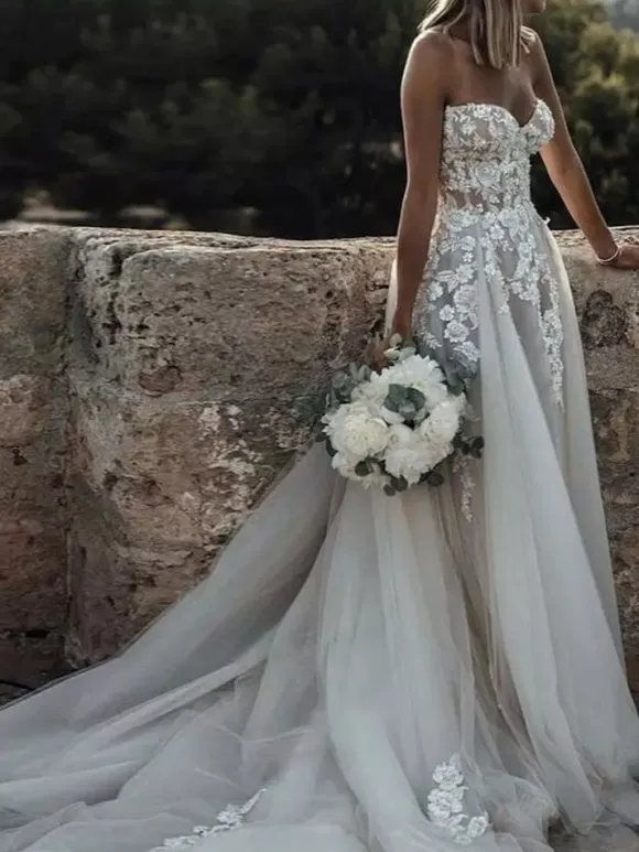 White Lace Wedding Dress With Train Sleeveless Backless Tulle Strapless A-Line Bridal Dresses Free Customization