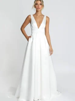 White Simple Causal Wedding Dress Satin Fabric V-Neck Sleeveless Backless A-Line Bridal Dresses Free Customization