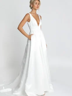 White Simple Causal Wedding Dress Satin Fabric V-Neck Sleeveless Backless A-Line Bridal Dresses Free Customization