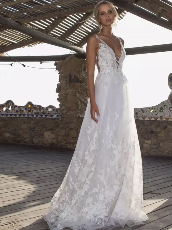 White Simple Causal Wedding Dress Lace V-Neck Sleeveless Backless Lace A-Line Bridal Dresses Free Customization