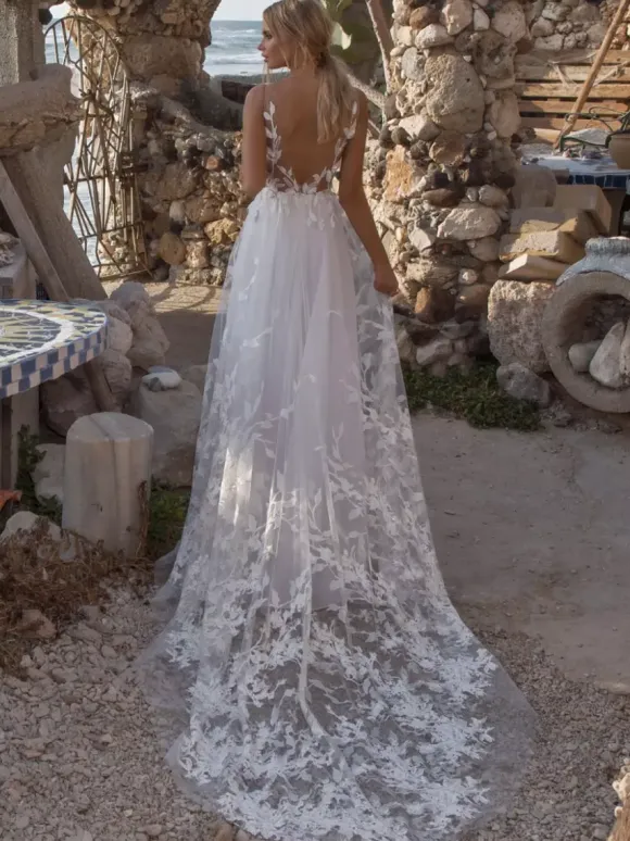 White Simple Causal Wedding Dress Lace V-Neck Sleeveless Backless Lace A-Line Bridal Dresses Free Customization