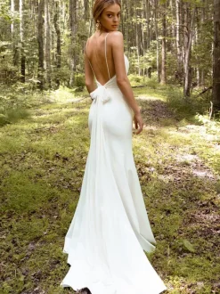 White Simple Causal Wedding Dress Spaghetti Straps Satin Fabric V-Neck Sleeveless Ruffles Mermaid Bridal Dresses Free Customization