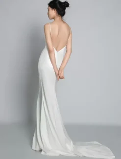 White Simple Causal Wedding Dress With Train Sheath V-Neck Spaghetti Straps Sleeveless Backless Bridal Dresses Free Customization