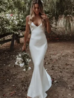 White Simple Mermaid Wedding V-Neck Sleeveless Criss-Cross Spaghetti Straps Lace-Up Backless Satin Fabric Bridal Dresses Free Customization