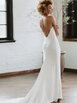 White Simple Mermaid Wedding V-Neck Sleeveless Criss-Cross Spaghetti Straps Lace-Up Backless Satin Fabric Bridal Dresses Free Customization