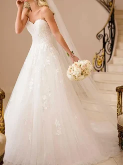 White Simple Princess Ball Gown Wedding Dress A-Line Strapless Sleeveless Backless Lace Bridal Dresses Free Customization