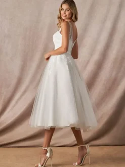 White Simple Short Wedding Dress A-Line V-Neckline Sleeveless Backless Lace Bridal Dresses Free Customization