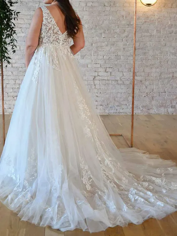 White Simple Wedding Dress A-Line V-Neckline Sleeveless Backless Lace Bridal Gowns Free Customization