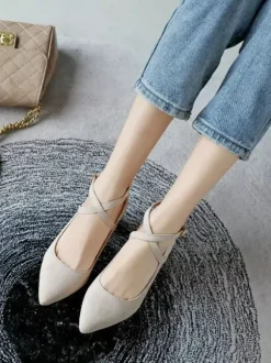 Women Black Chunky Heels Cross Over Strap Pointed Toe Low Heel Pumps